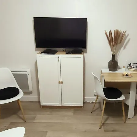 Апартаменты Cosy Proche Et Centre *